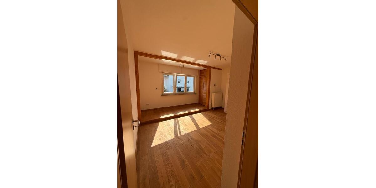 Etagenwohnung Hatzenbühl - 4 Zimmer, 125 m&sup2;, 1.100&euro; | Angebot:25415292