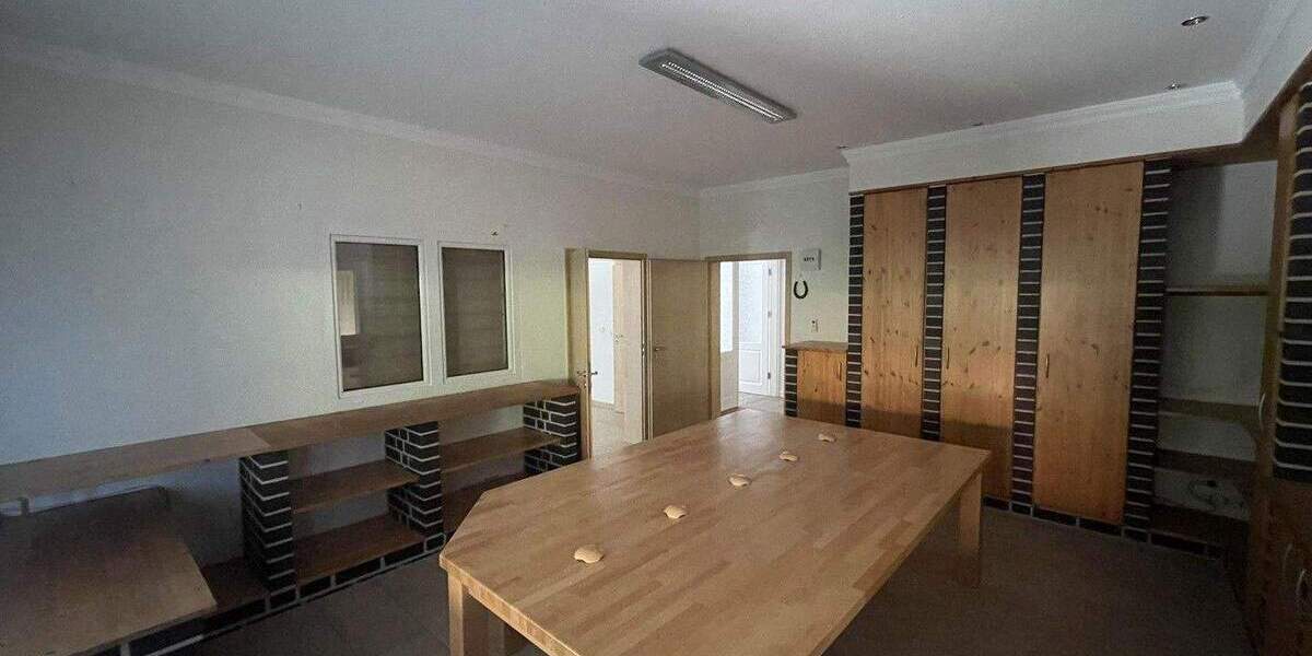 Hochwertige Lager-Produktionshalle, mit modernem und großem Betriebsleiterwohnhaus (provisionsfrei) zimmer