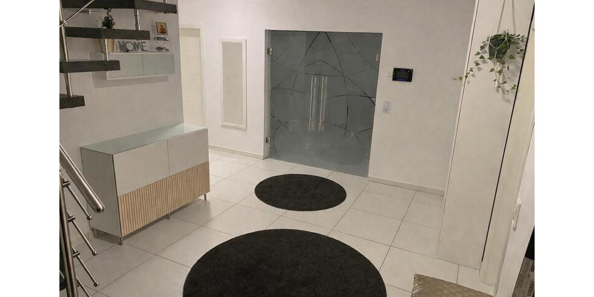 Exklusives Wohnhaus mit Pool, Doppelgarage & Herkules-Blick 5 zimmer