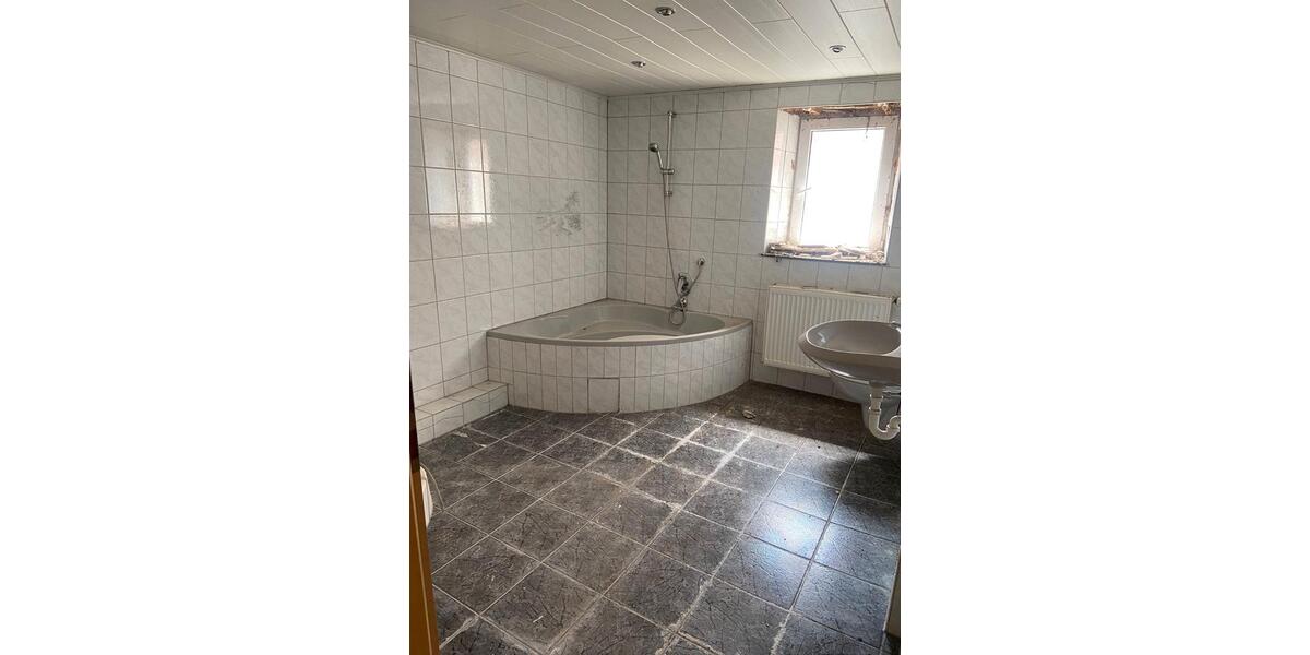 Einfamilienhaus Lauda-Königshofen Königshofen - 4 Zimmer, 125 m&sup2;, 55.000&euro; | Angebot:26730235