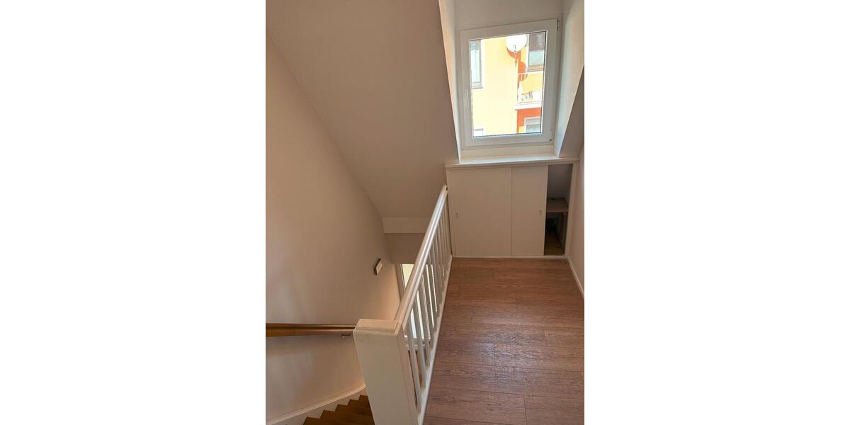 Einfamilienhaus Prosselsheim - 6 Zimmer, 98 m&sup2;, 1.000&euro; | Angebot:25419692