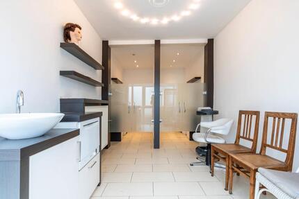 Ladenfläche mit Gewölbekeller zimmer