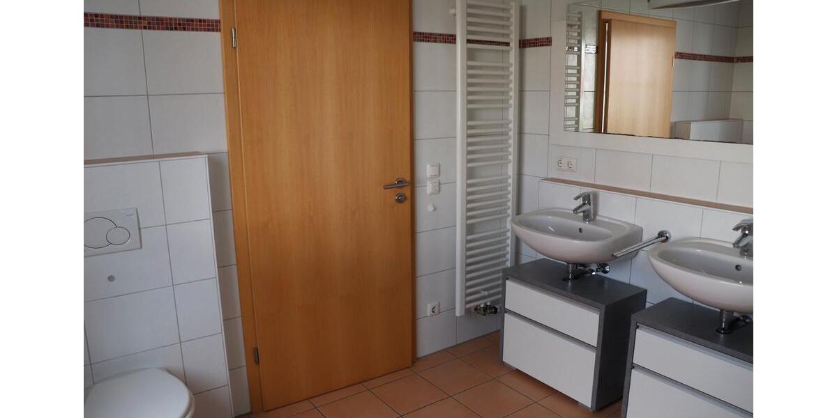 Reihenhaus Bruckberg - 5 Zimmer, 180 m&sup2;, 1.600&euro; | Angebot:26658587