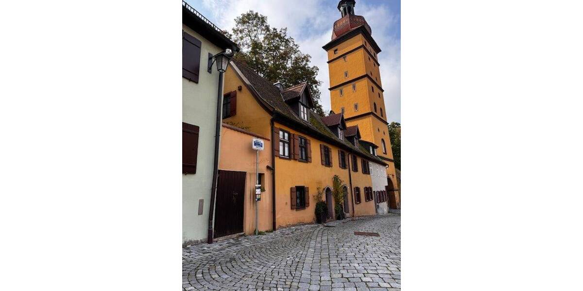 Hochwertig und mit Stil saniertes Stadthaus mit 2 nicht einsehbaren Terrassen und einer zusätzlichen EG Einheit 5 zimmer