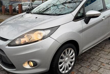 Ford Fiesta 90.000 km 3.999 &euro; berlin 12527