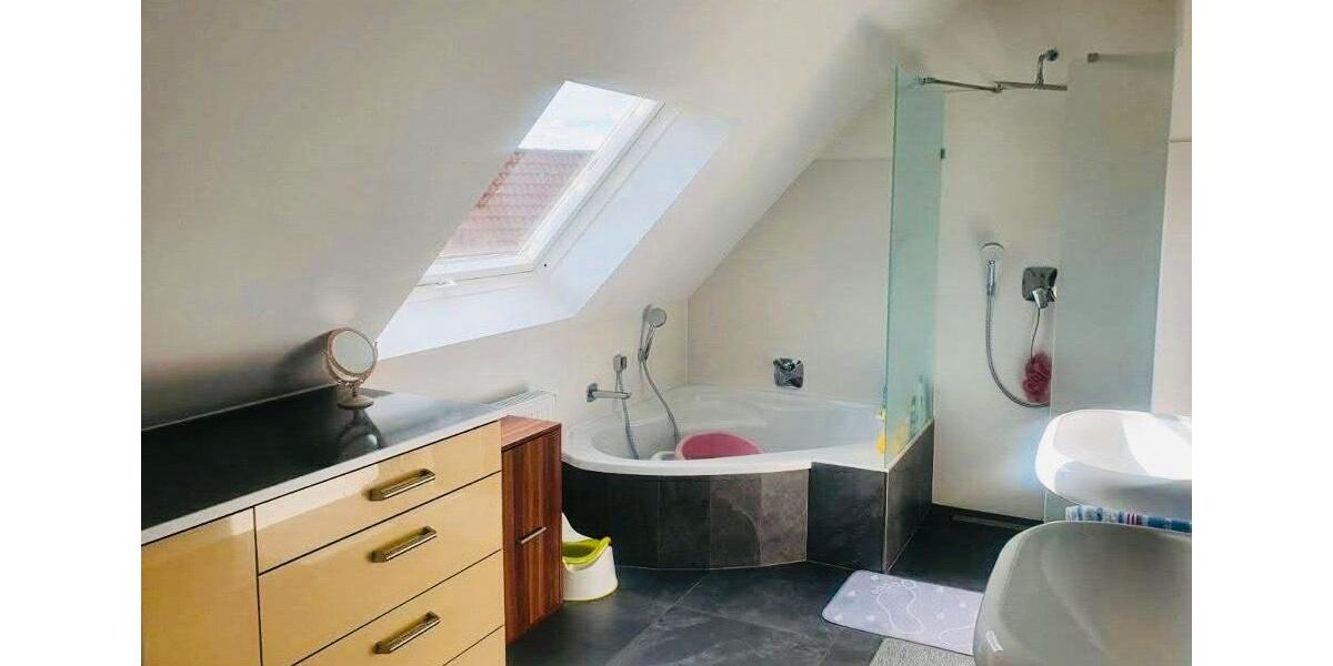 Dachgeschoßwohnung Friesenheim - 3 Zimmer, 100 m&sup2;, 1.180&euro; | Angebot:25477865