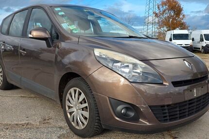 Renault Scenic 241.643 km 2.390 &euro; Fredersdorf - Vogelsdorf 15370