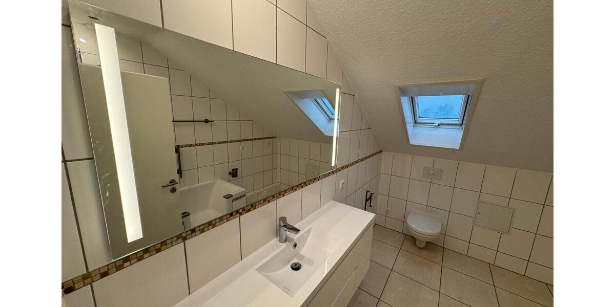 Dachgeschoßwohnung Gernsheim - 4 Zimmer, 86 m&sup2;, 1.150&euro; | Angebot:26006065