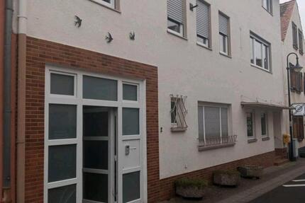Haus Ludwigshafen am Rhein Edigheim - 14 Zimmer, 250 m&sup2;, 2.500&euro; | Angebot:24313279