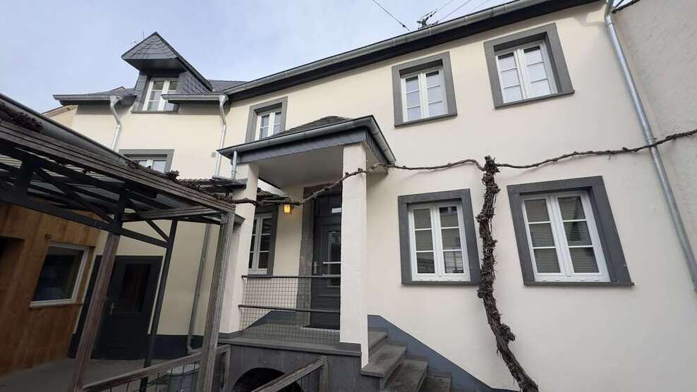 Haus zum Kaufen in Briedern 349.000 € 225 m²