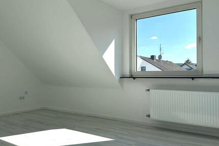 Frisch renovierte Dachgeschosswohnung zimmer