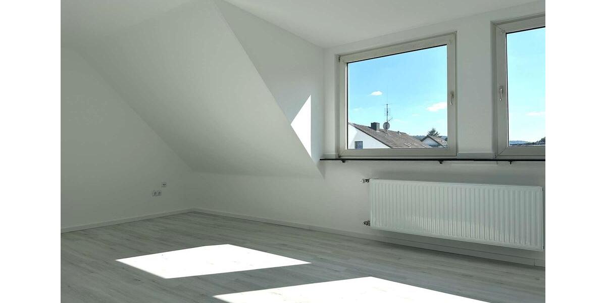 Frisch renovierte Dachgeschosswohnung zimmer