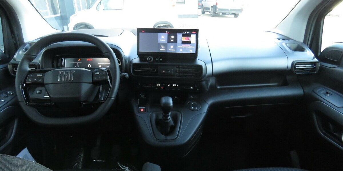 Fiat Doblo Maxi Kombi 130 AT / 7-Sitze + 10-Zoll Navi 10.280 km 27.965 &euro; Münchenbernsdorf 07589