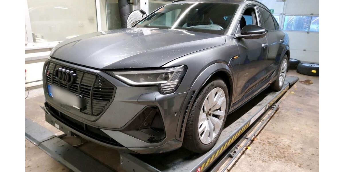 Audi e-tron 59.626 km 43.950 &euro; Salzgitter 38259