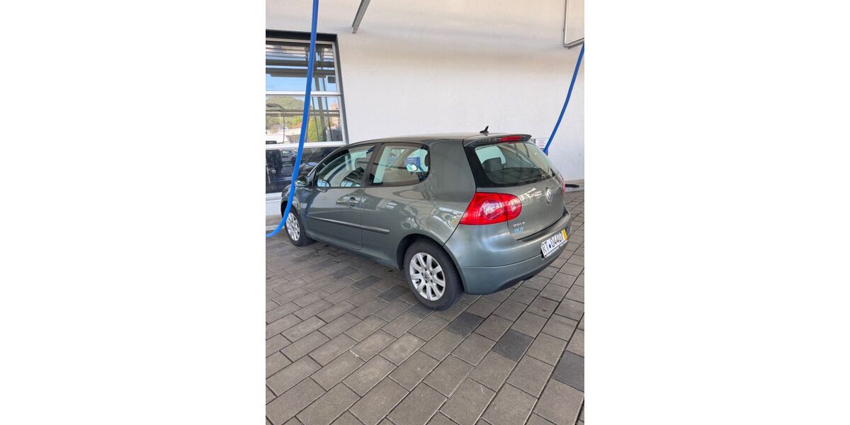 VW Golf 112.000 km 3.900 &euro; Reutlingen 72770