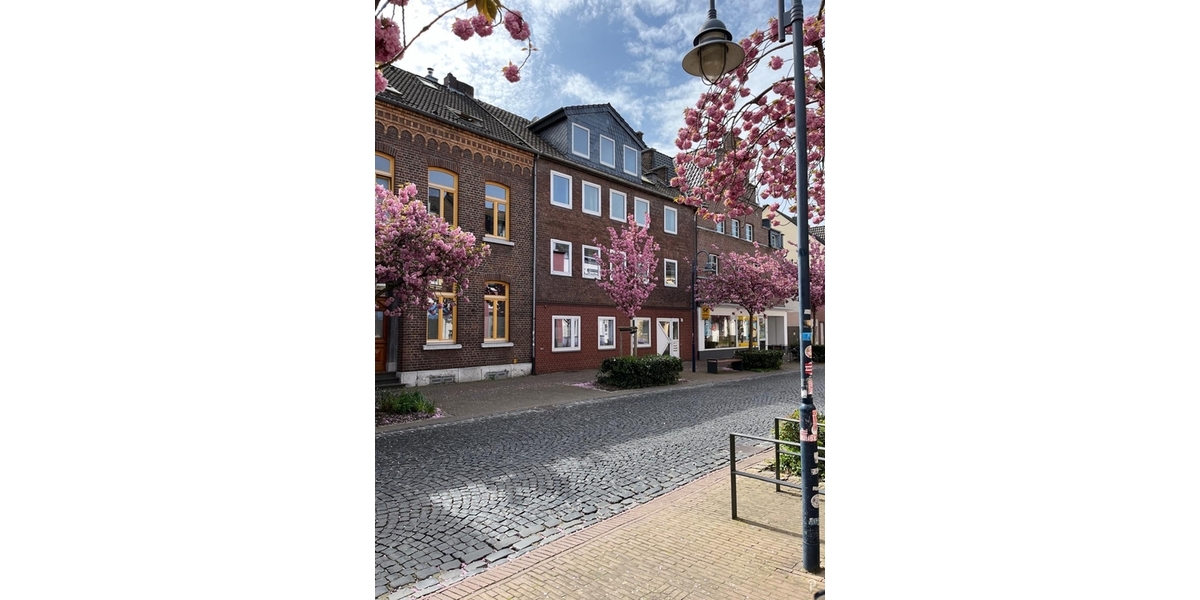 Geschmackvolle 3- Zimmer-Wohnung im Dachgeschoss in zentraler Lage von Meerbusch-Osterath - Dachgeschoßwohnung Meerbusch | Angebot:27349100