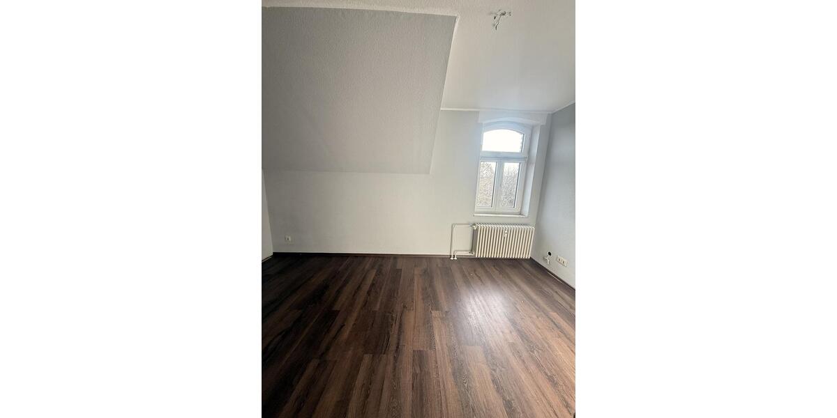 Dachgeschoßwohnung Duisburg Hamborn - 3.5 Zimmer, 69 m&sup2;, 366&euro; | Angebot:25524175