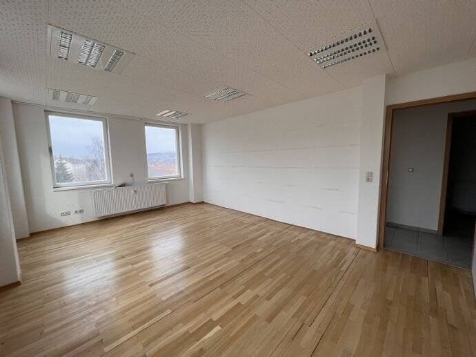 Geräumiger Gewerberaum mit schöner Fernsicht 3 zimmer