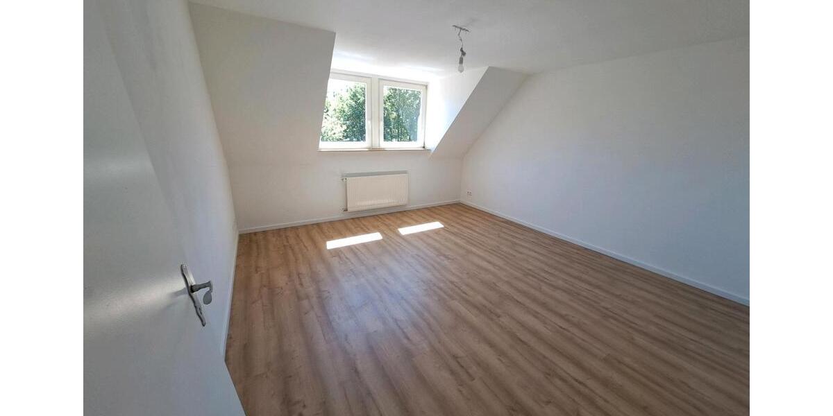 Bungalow Landau in der Pfalz - 8 Zimmer, 219 m&sup2;, 2.750&euro; | Angebot:26445773