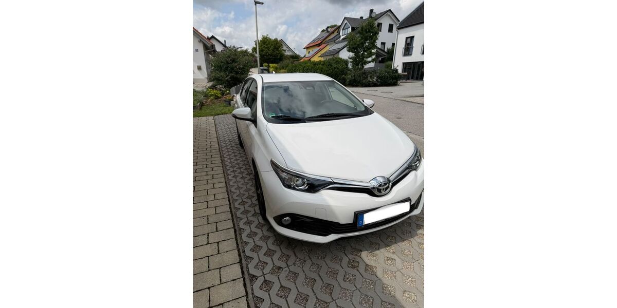 Toyota Auris 98.500 km 11.000 &euro; Inning am Holz 84416