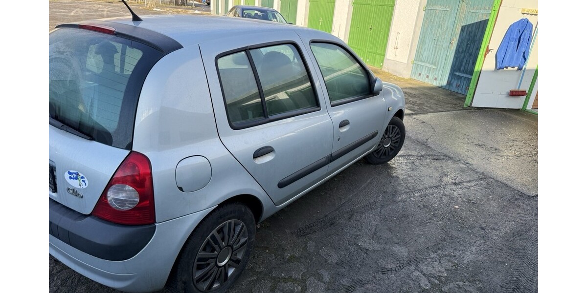Renault Clio 124.500 km 2.500 &euro; Braunsbedra 06242
