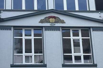 Haus zum Kaufen in Krefeld 2.250.000 € 687 m²