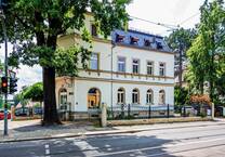 Feine AltbauWohnung in Elbnähe - mit Holzdielung, Tageslichtbad und Wohnküche.