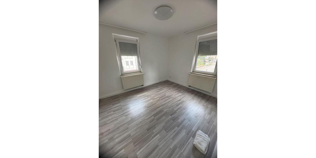 HELLE NEU RENOVIERTE 3 ZIMMER WOHNUNG zimmer