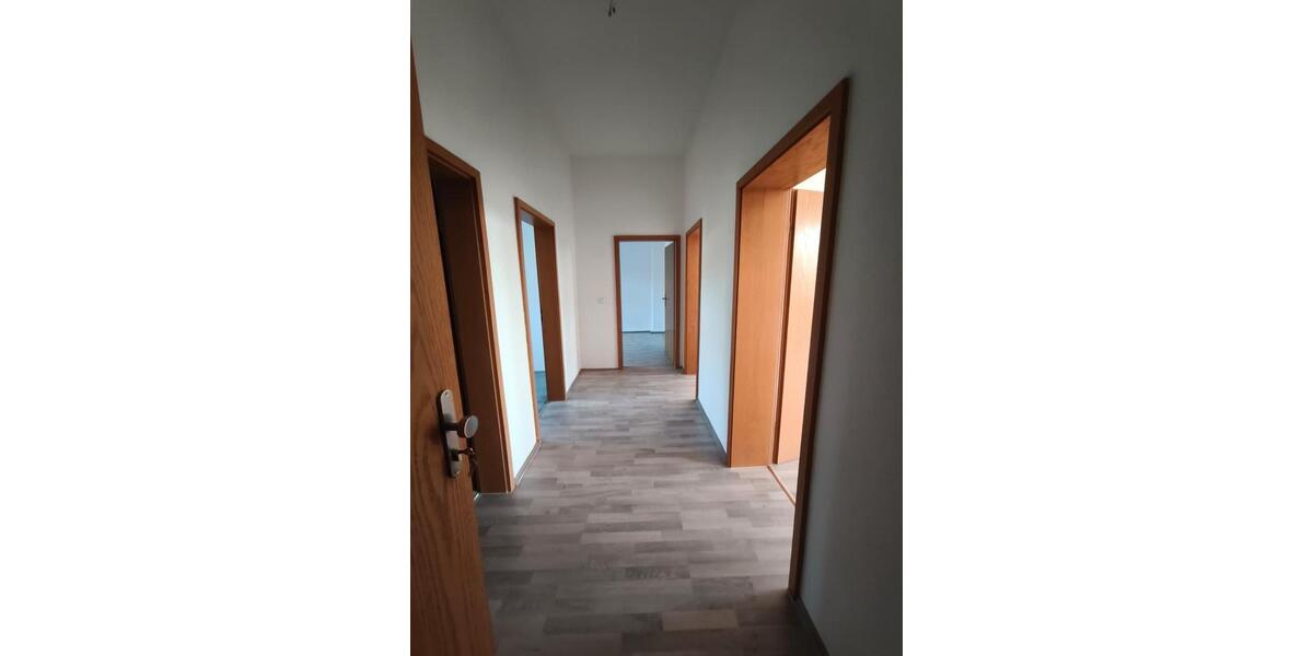 Etagenwohnung Zwickau - 4 Zimmer, 95 m&sup2;, 650&euro; | Angebot:26008269