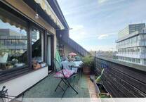 Die Erlanger City im Blick!!! Sonnige 3-Zimmer-DG-Wohnung mit Balkon & Einbauküche zur Miete