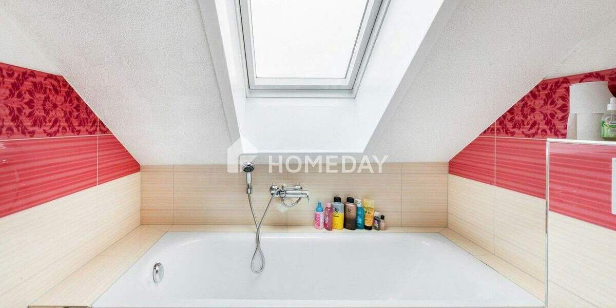 Moderne Etagenwohnung mit eigenem Gartenanteil und Stellplatz in guter Lage 4 zimmer