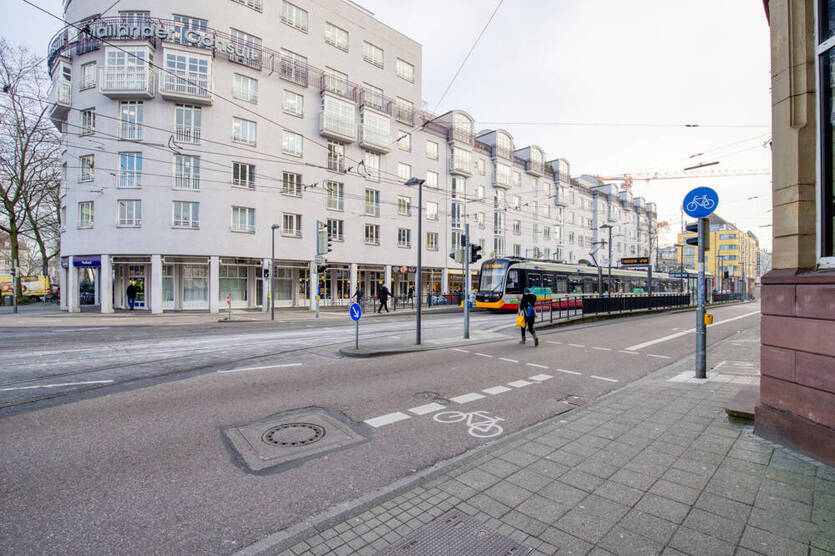 Ab sofort zu vermieten: Großzügige Gewerbeeinheit mit Altbaucharme mitten in Karlsruhe