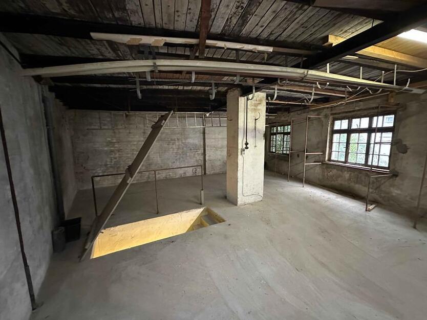 Halle Werkstatt im Zentrum (Ecke Mittelburgstr. Schützenstr.) zimmer