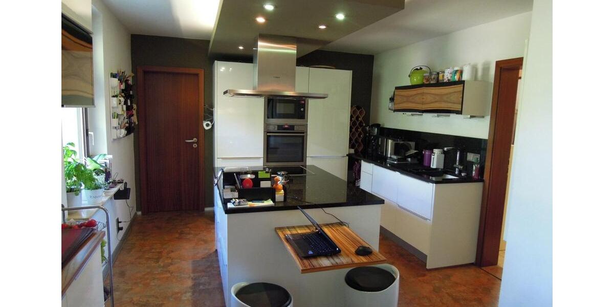 Einfamilienhaus Perleberg - 10 Zimmer, 300 m&sup2;, 420.000&euro; | Angebot:24606564