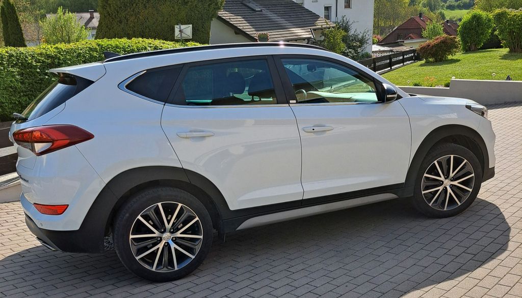 Hyundai TUCSON 90.800 km 16.900 &euro; Goldkronach 95497