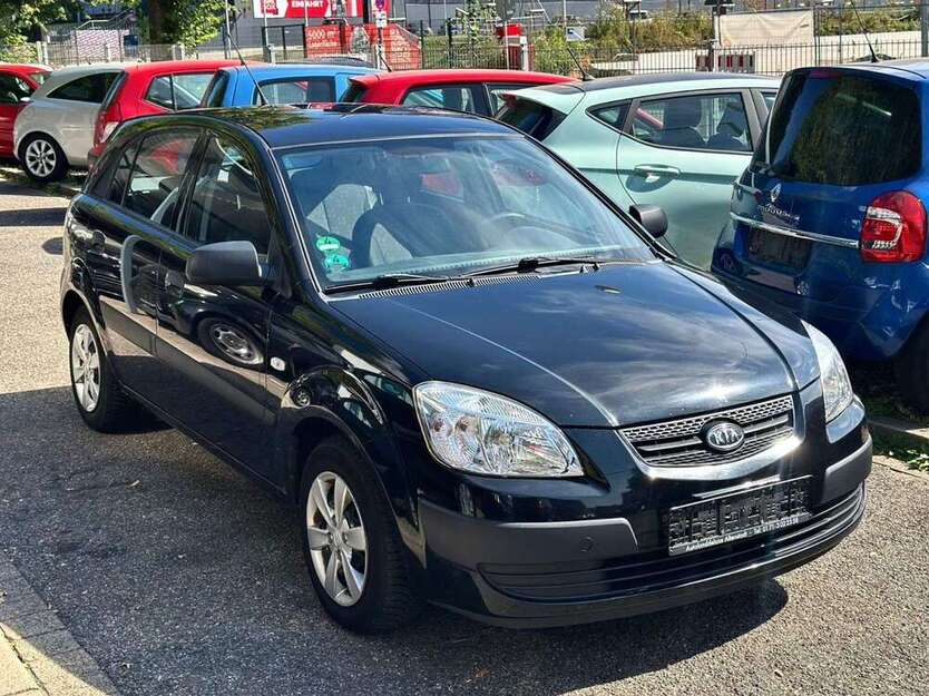 Kia Rio 179.000 km 2.190 € Essen 45145