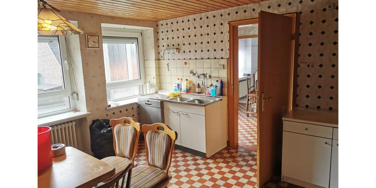 Resthofstelle mit großzügigen Nebengebäuden in Ortsrandlage zimmer