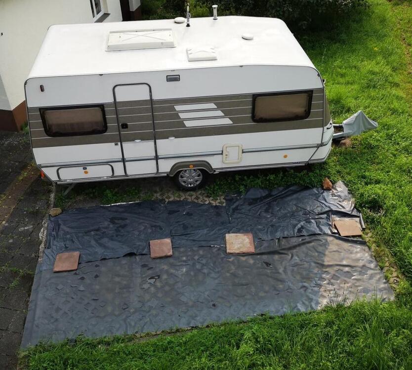 Stellplatz für Wohnwagen Wohnmobil Oldtimer etc nicht überdacht