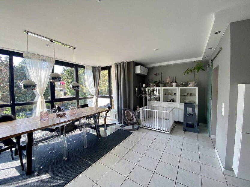 Attraktive, helle 3 ZKB-Wohnung mit neuw. EBK, Wintergarten und Garage in Süd-West-Lage