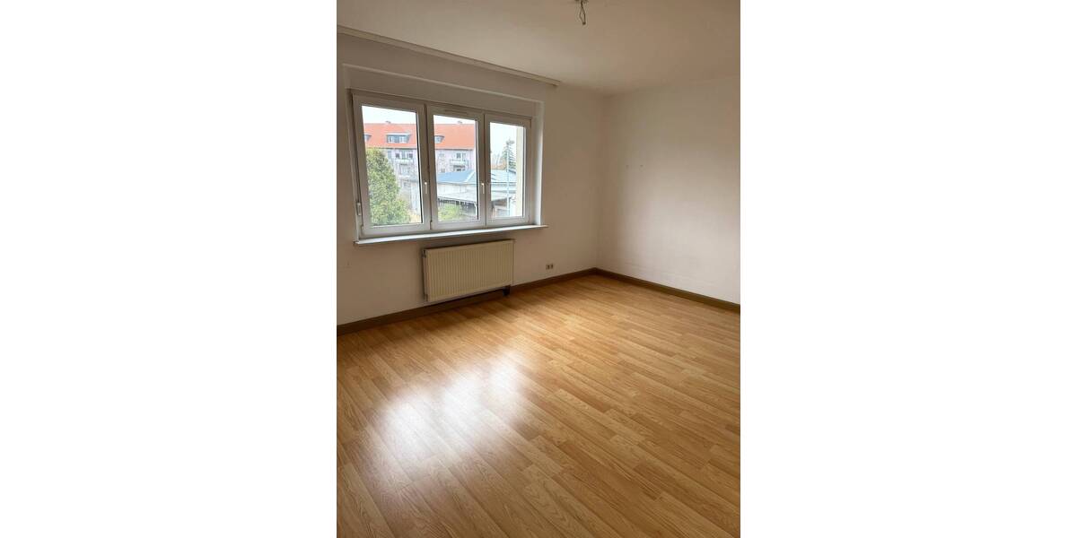 3 Zimmer Wohnung im 1. OG mit ca. 86qm - NEUE Küche - frei ab 01.01.2026 3 zimmer