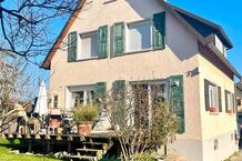 Freistehendes, charmantes Einfamilienhaus mit Doppelgarage