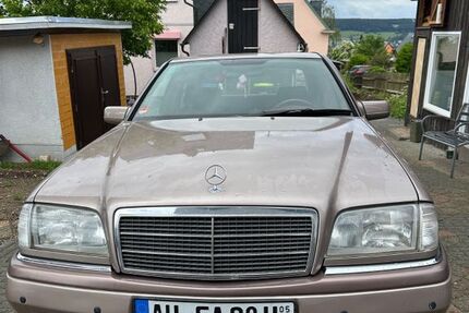 Mercedes-Benz 220 104.000 km 12.500 &euro; Bernsbach 08315