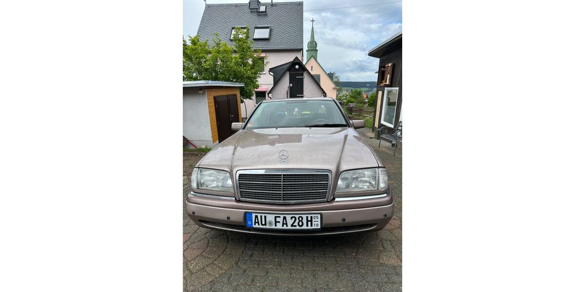 Mercedes-Benz 220 104.000 km 12.500 &euro; Bernsbach 08315
