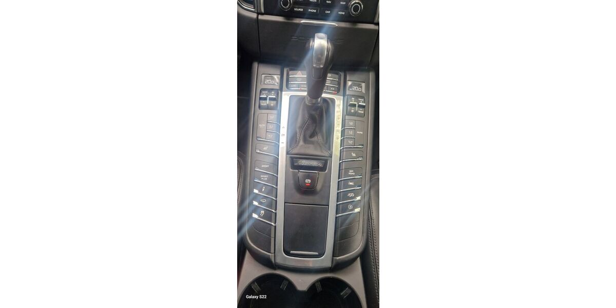 Porsche Macan 127.500 km 44.300 &euro; Munchen 81671