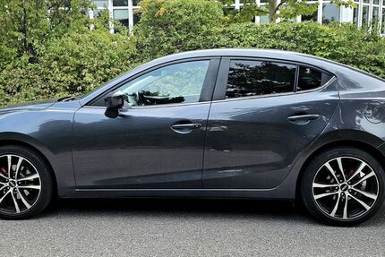 Mazda 3 144.000 km 9.500 &euro; München 81829