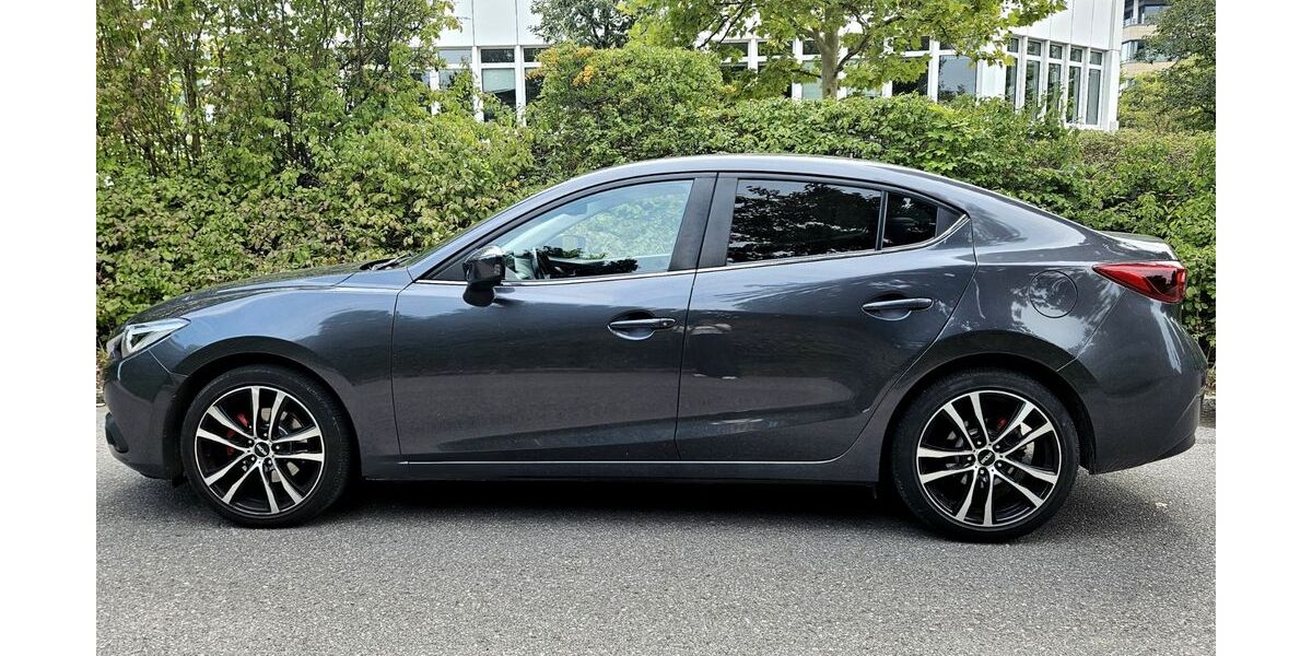 Mazda 3 144.000 km 9.900 &euro; München 81829