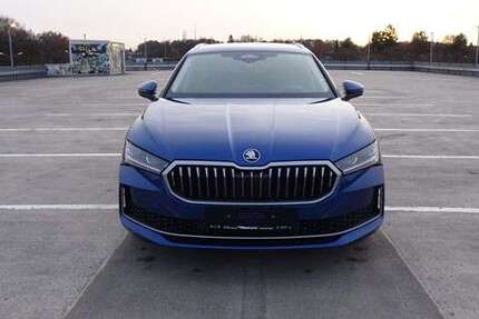 Skoda Superb 5.000 km 51.960 &euro; München 80686