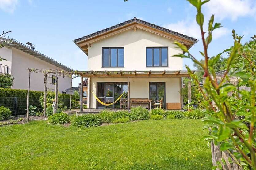 Haus zum Kaufen in Großkarolinenfeld 1.150.000 € 141 m²