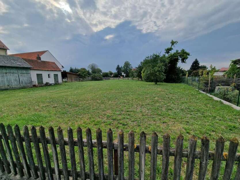 Grundstück zu verkaufen in Karlskron 484.000 € 880 m²