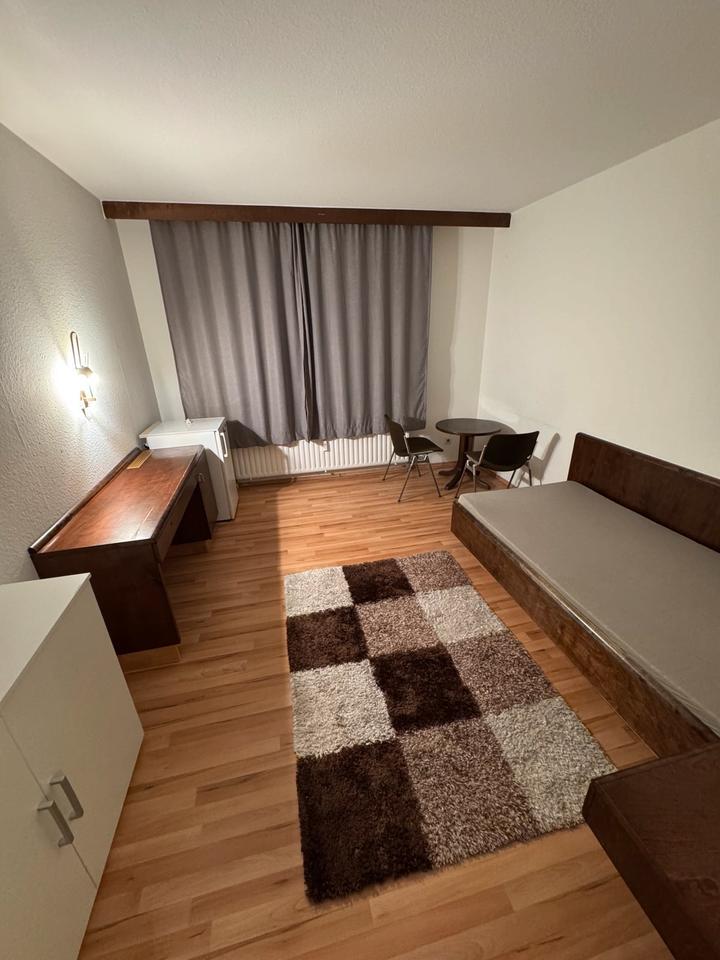 Ein-Zimmer Apartment mit Badezimmer zimmer